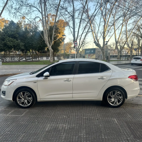 Citroën C4 Lounge 1.6 THP Exclusive AT6 163 cv 2014 – 127.000 km