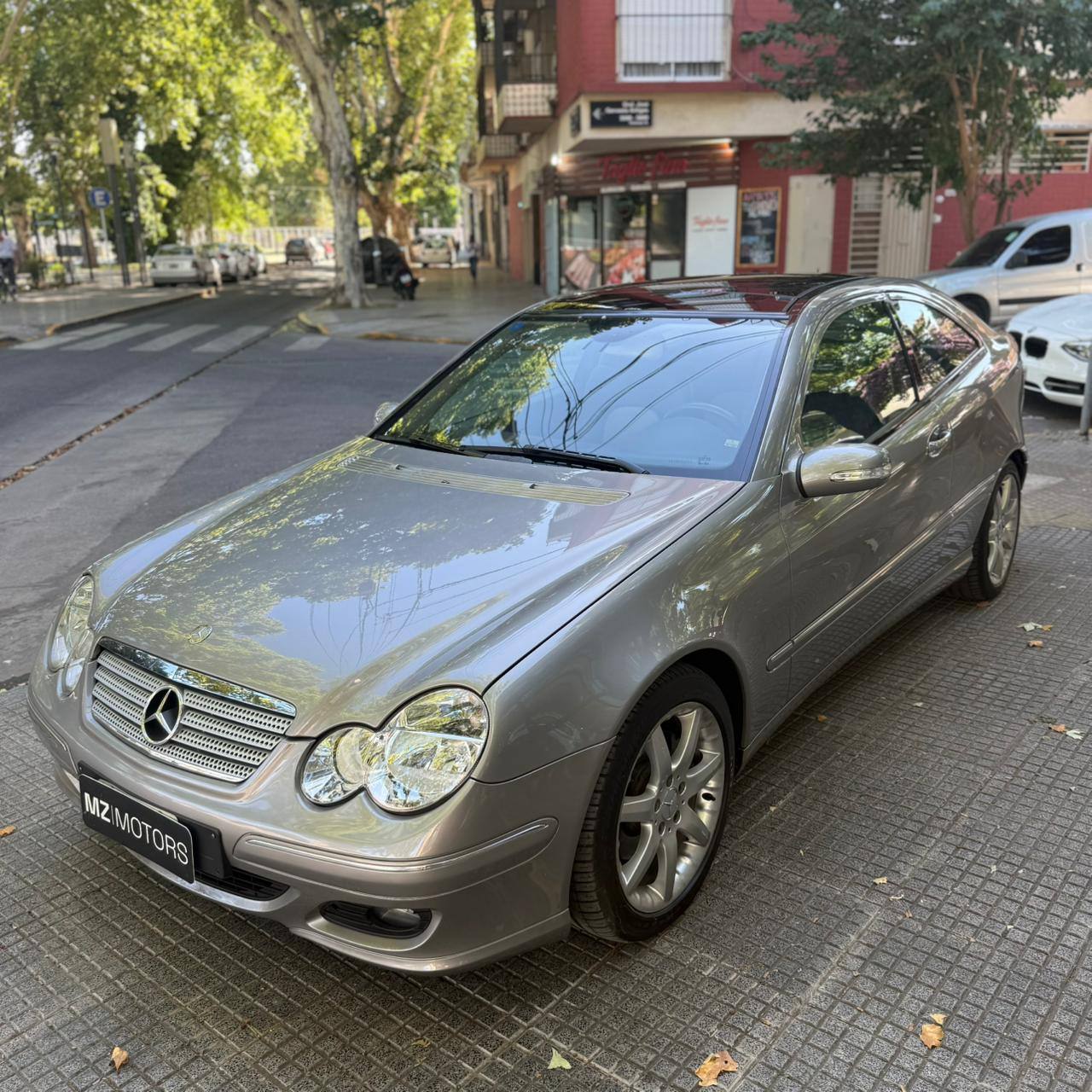 Mercedes-Benz C230 Sportcoupé V6 Evolution AT 2006 – 140.000 km