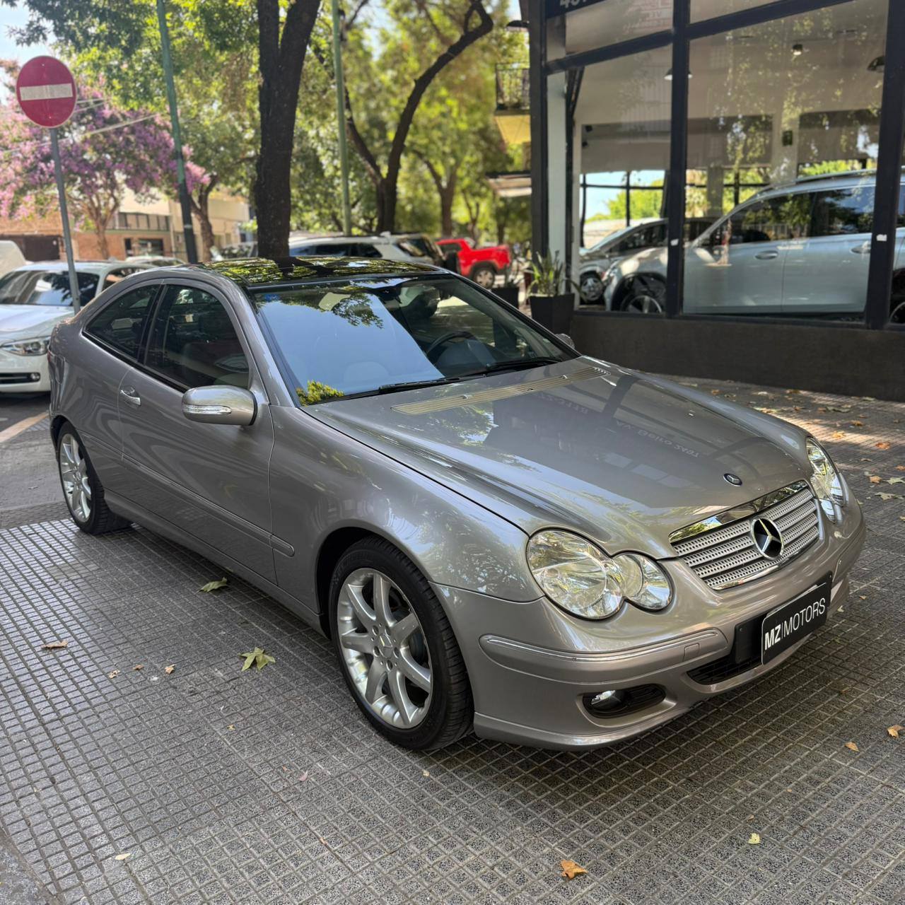 Mercedes-Benz C230 Sportcoupé V6 Evolution AT 2006 – 140.000 km