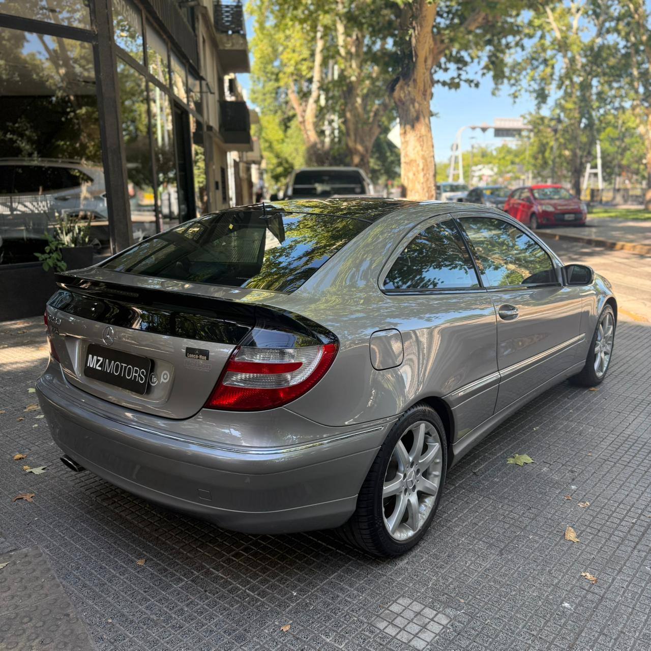 Mercedes-Benz C230 Sportcoupé V6 Evolution AT 2006 – 140.000 km