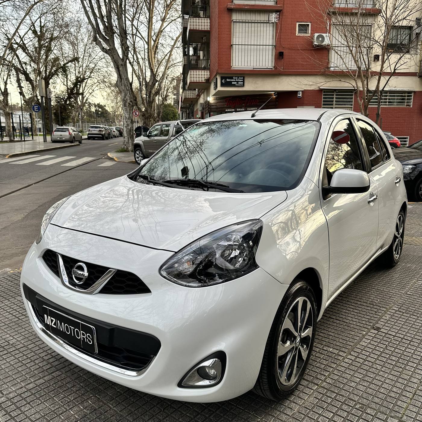 Nissan March 1.6 Advance Media Tech 107 cv 2017 – Automático – 70.300 km