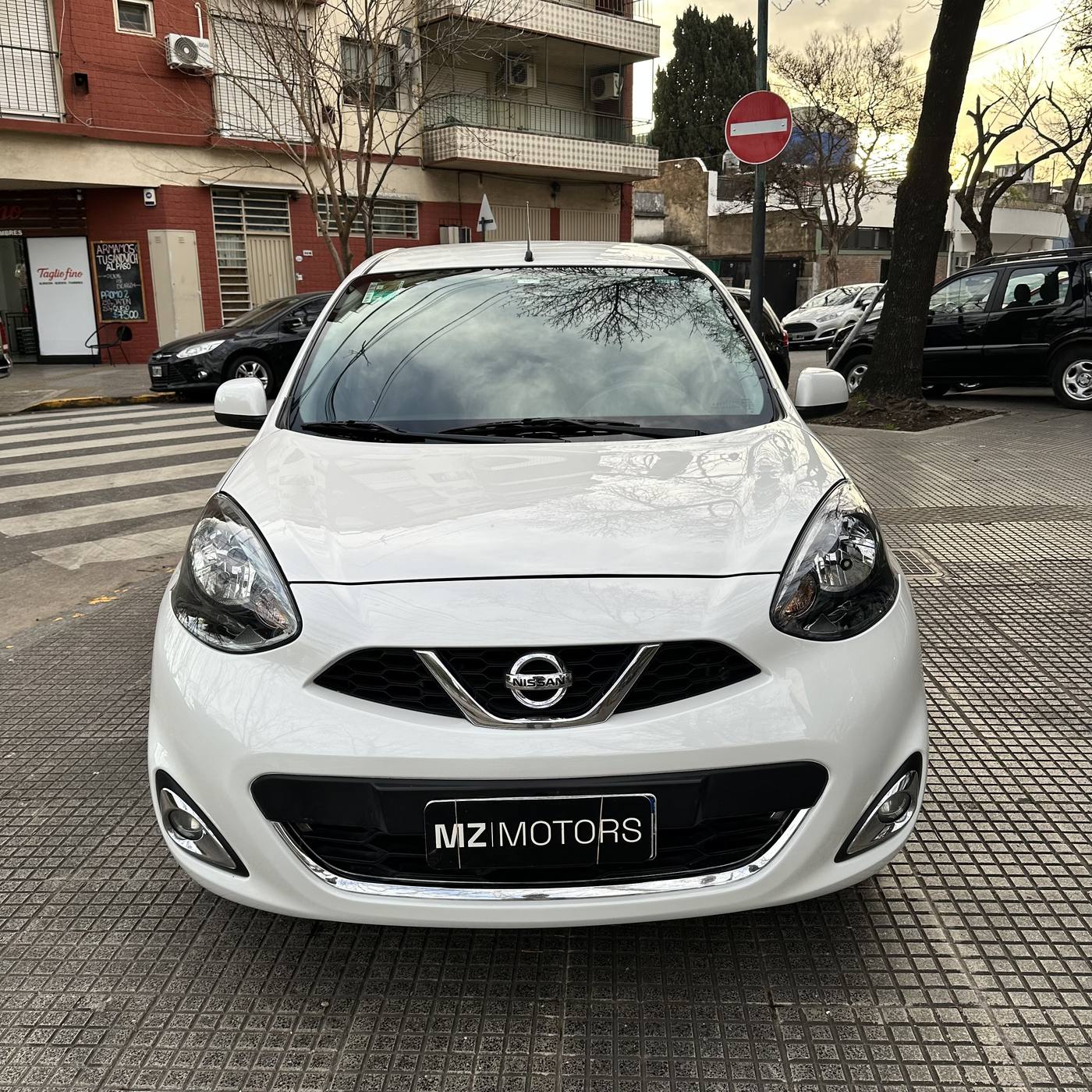 Nissan March 1.6 Advance Media Tech 107 cv 2017 – Automático – 70.300 km
