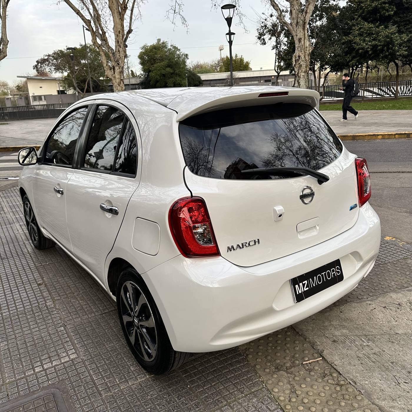 Nissan March 1.6 Advance Media Tech 107 cv 2017 – Automático – 70.300 km