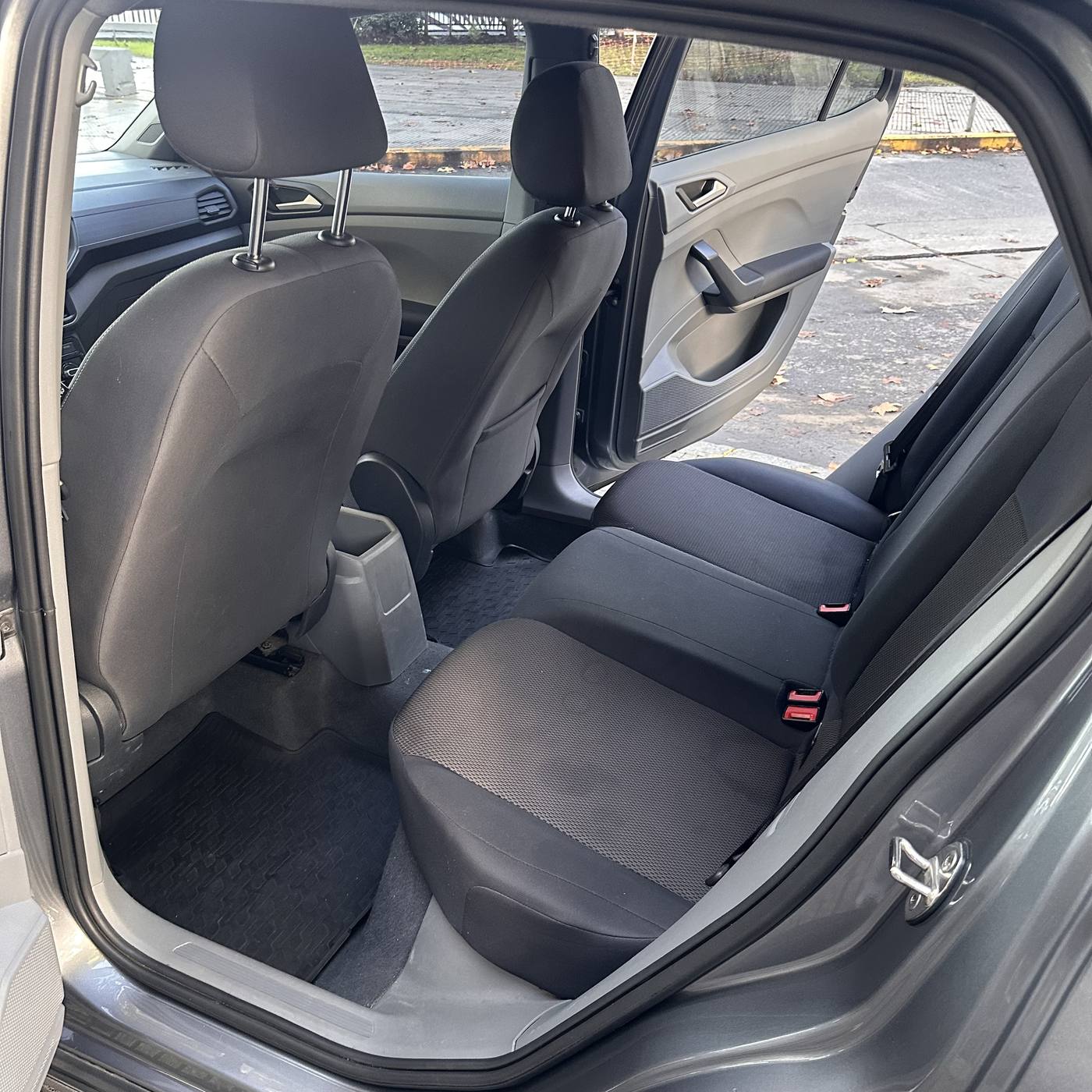 
								Volkswagen T-Cross 1.6 Trendline MT 2020 – 92.000 km full									