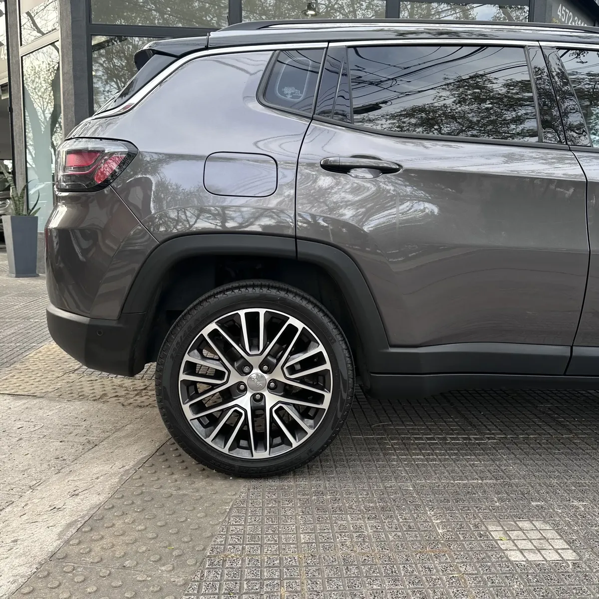 
								Jeep Compass 1.3 T270 Limited full									