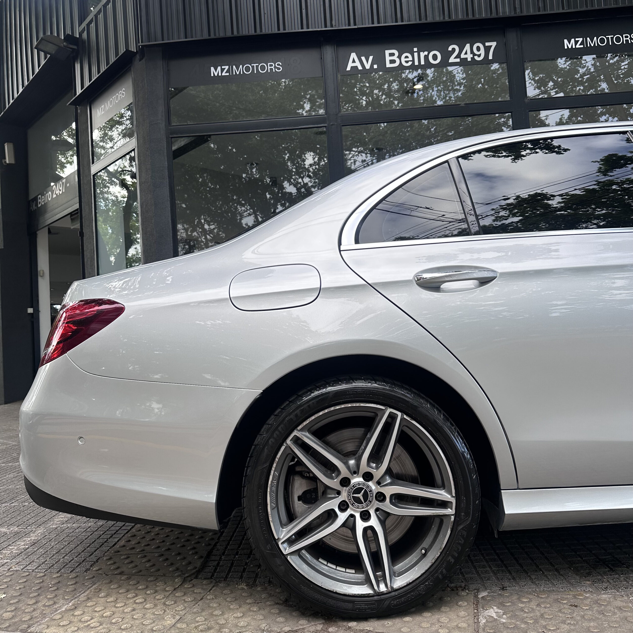 
								Mercedes Benz E400 V6 3.0l 4matic full									