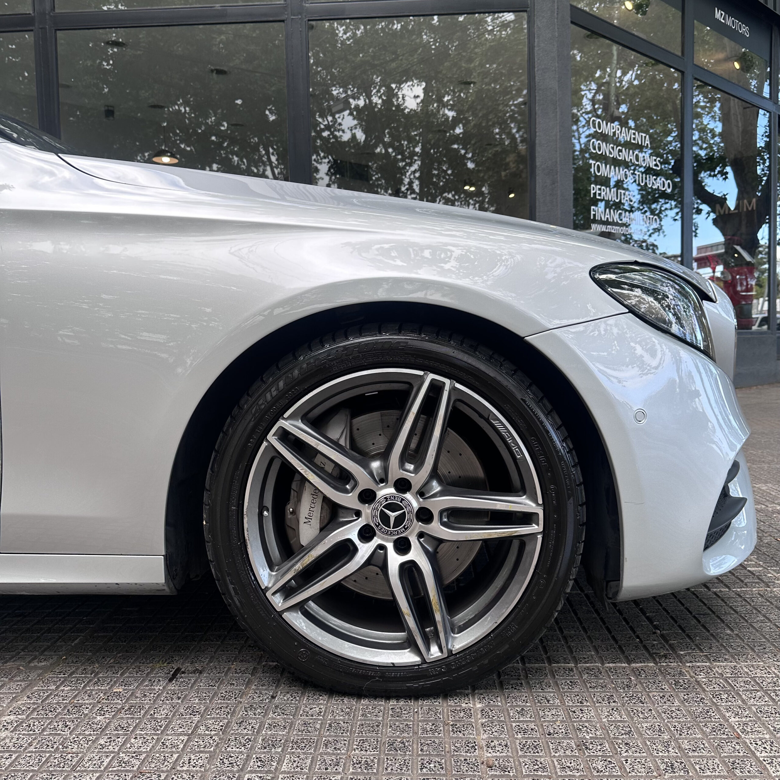 
								Mercedes Benz E400 V6 3.0l 4matic full									