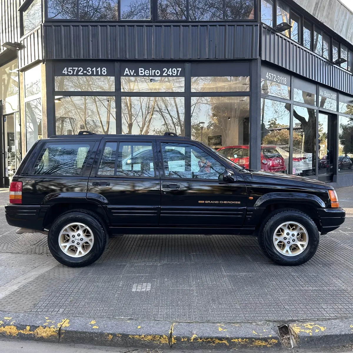 
								Jeep Grand Cherokee 5.2 V8 Limited full									
