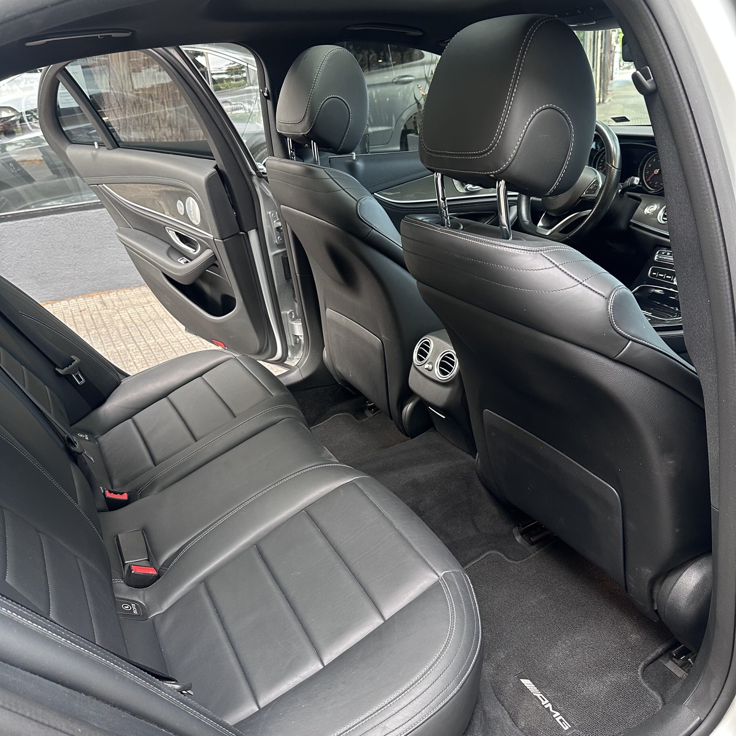 
								Mercedes Benz E400 V6 3.0l 4matic full									