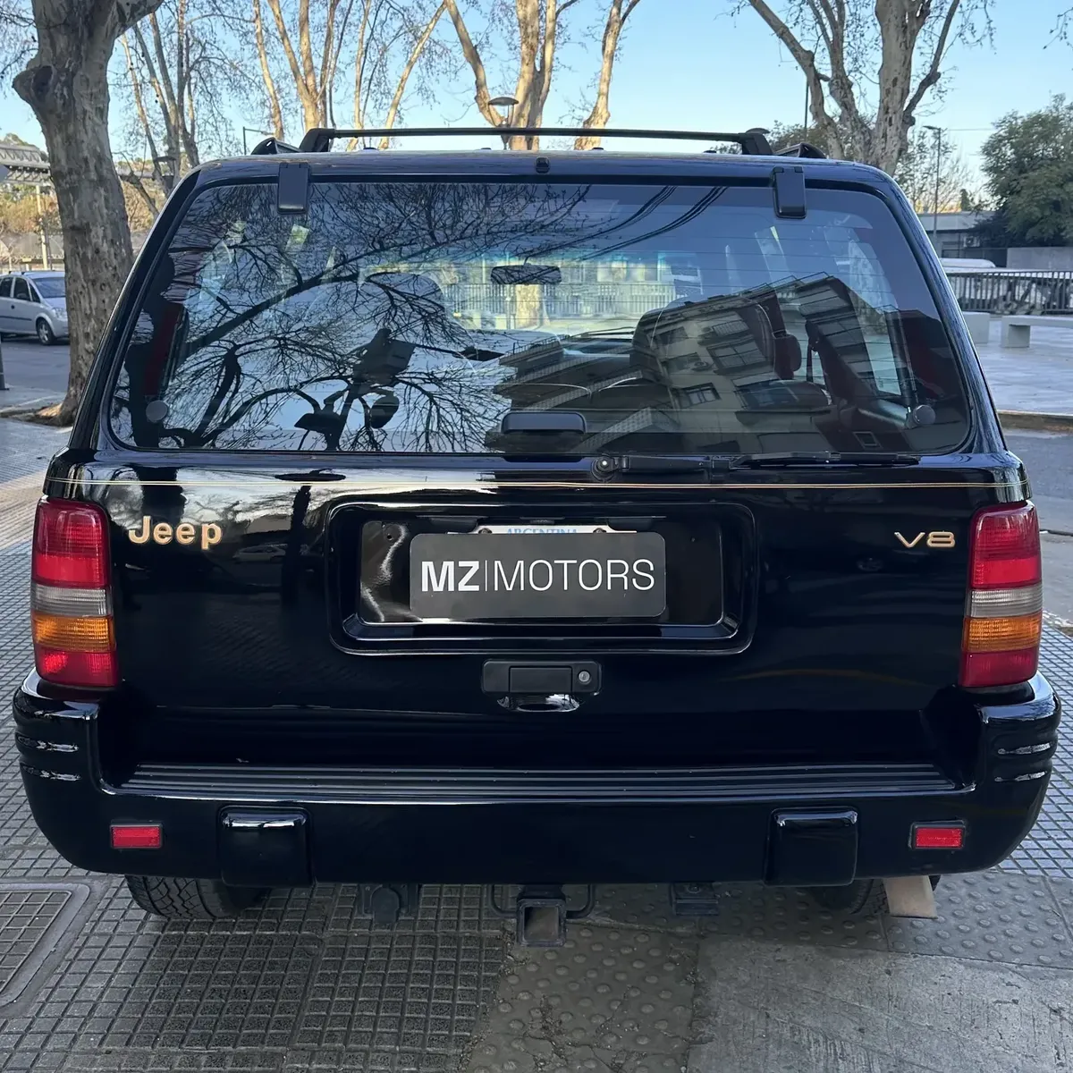 
								Jeep Grand Cherokee 5.2 V8 Limited full									