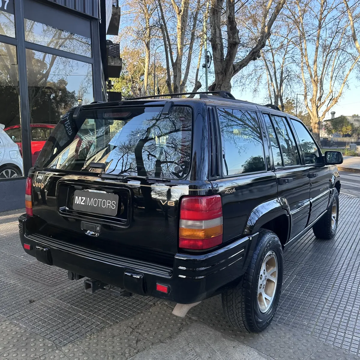 
								Jeep Grand Cherokee 5.2 V8 Limited full									