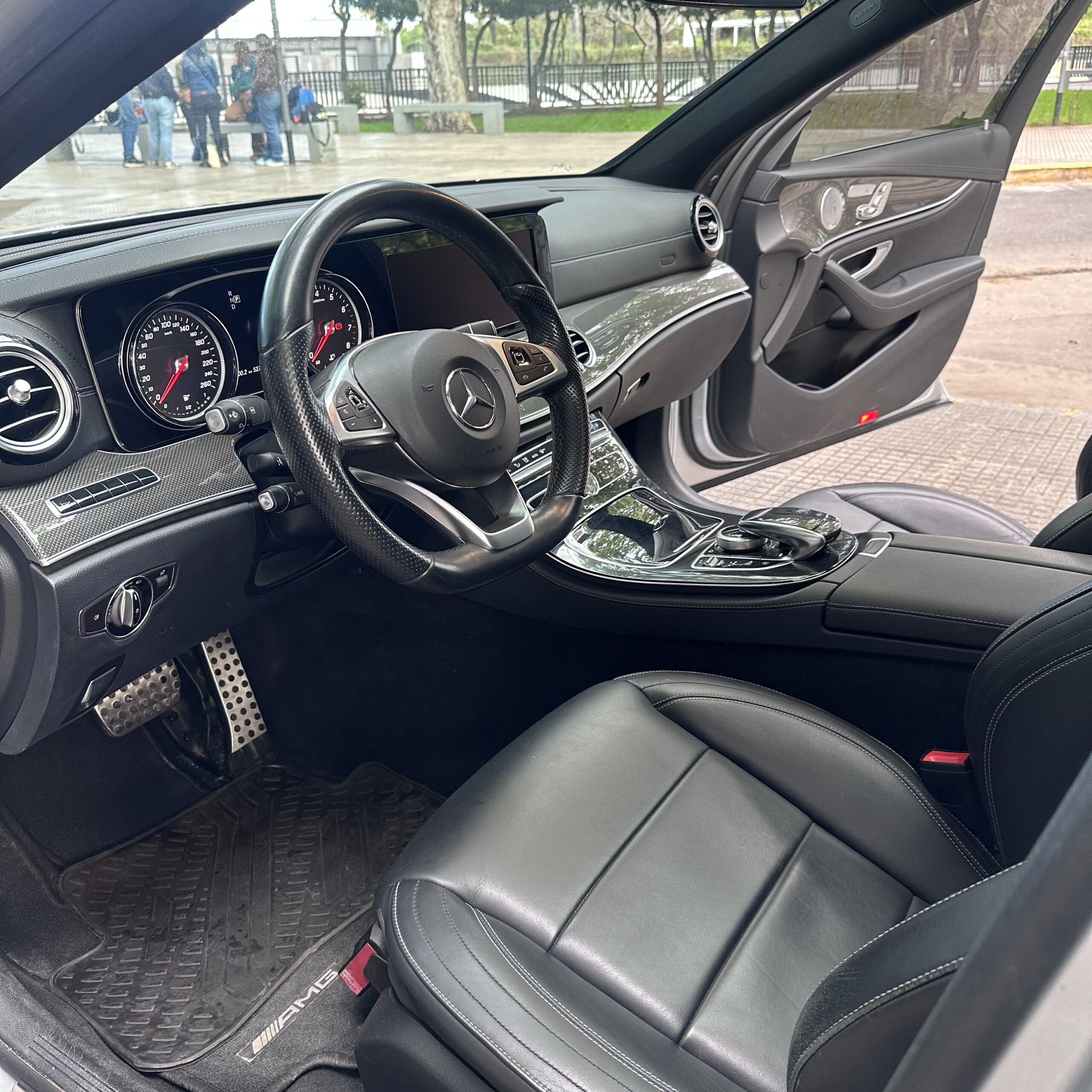 
								Mercedes Benz E400 V6 3.0l 4matic full									