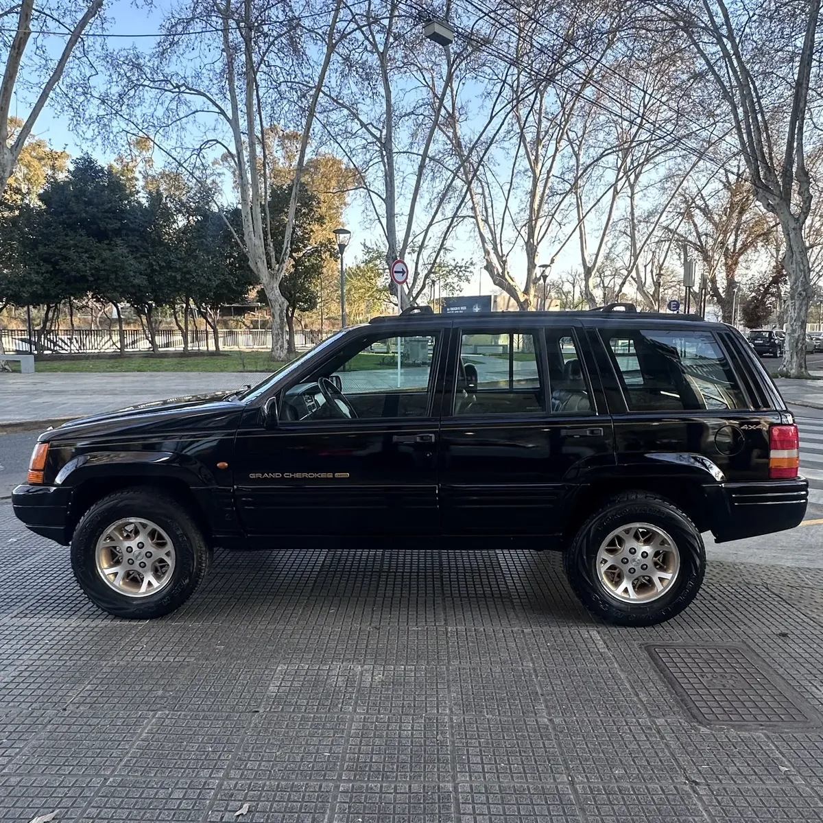 
								Jeep Grand Cherokee 5.2 V8 Limited full									