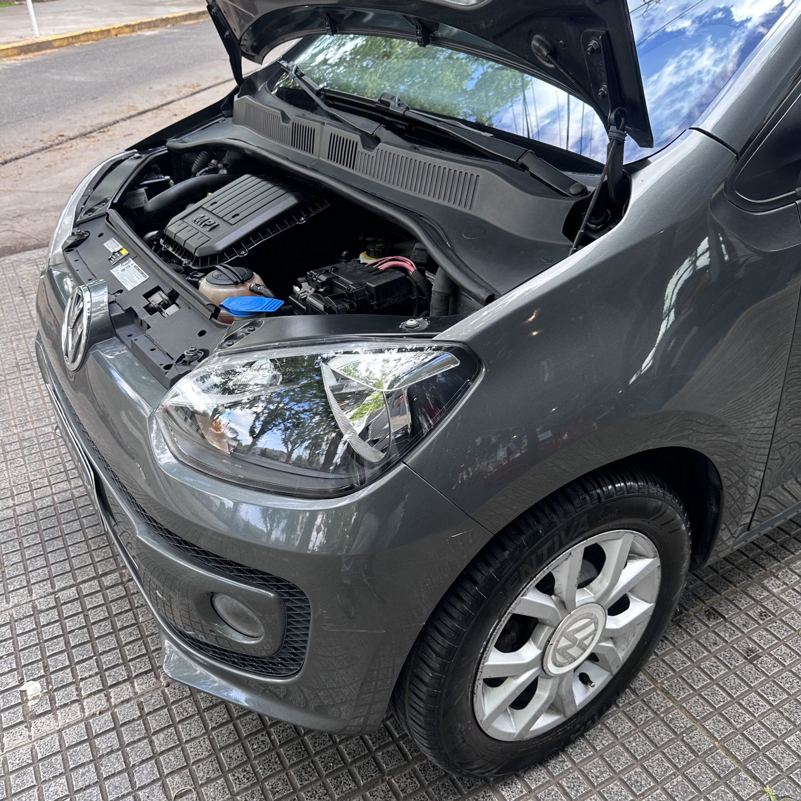 
								Volkswagen Up! 1.0 High Up! 75cv full									