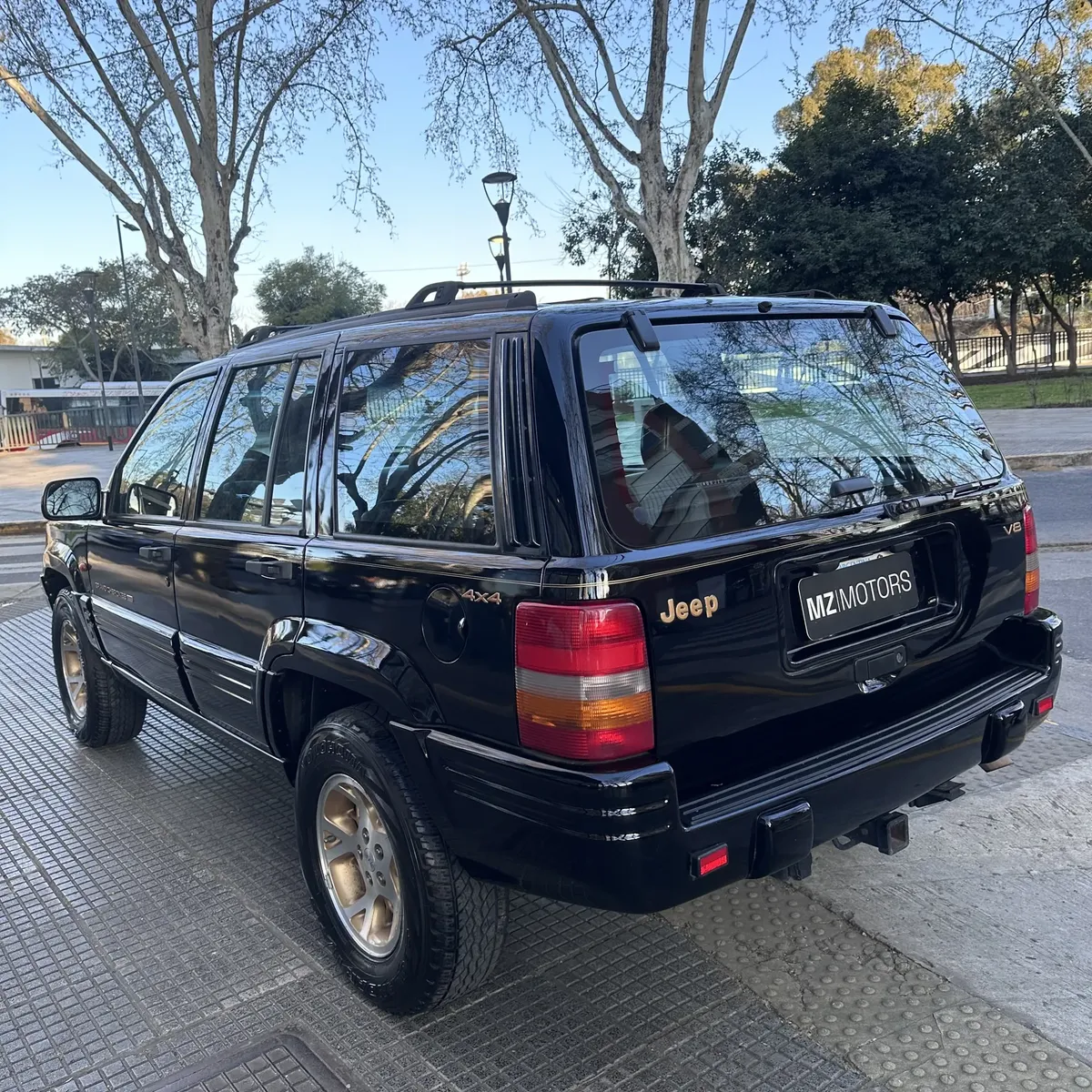 
								Jeep Grand Cherokee 5.2 V8 Limited full									