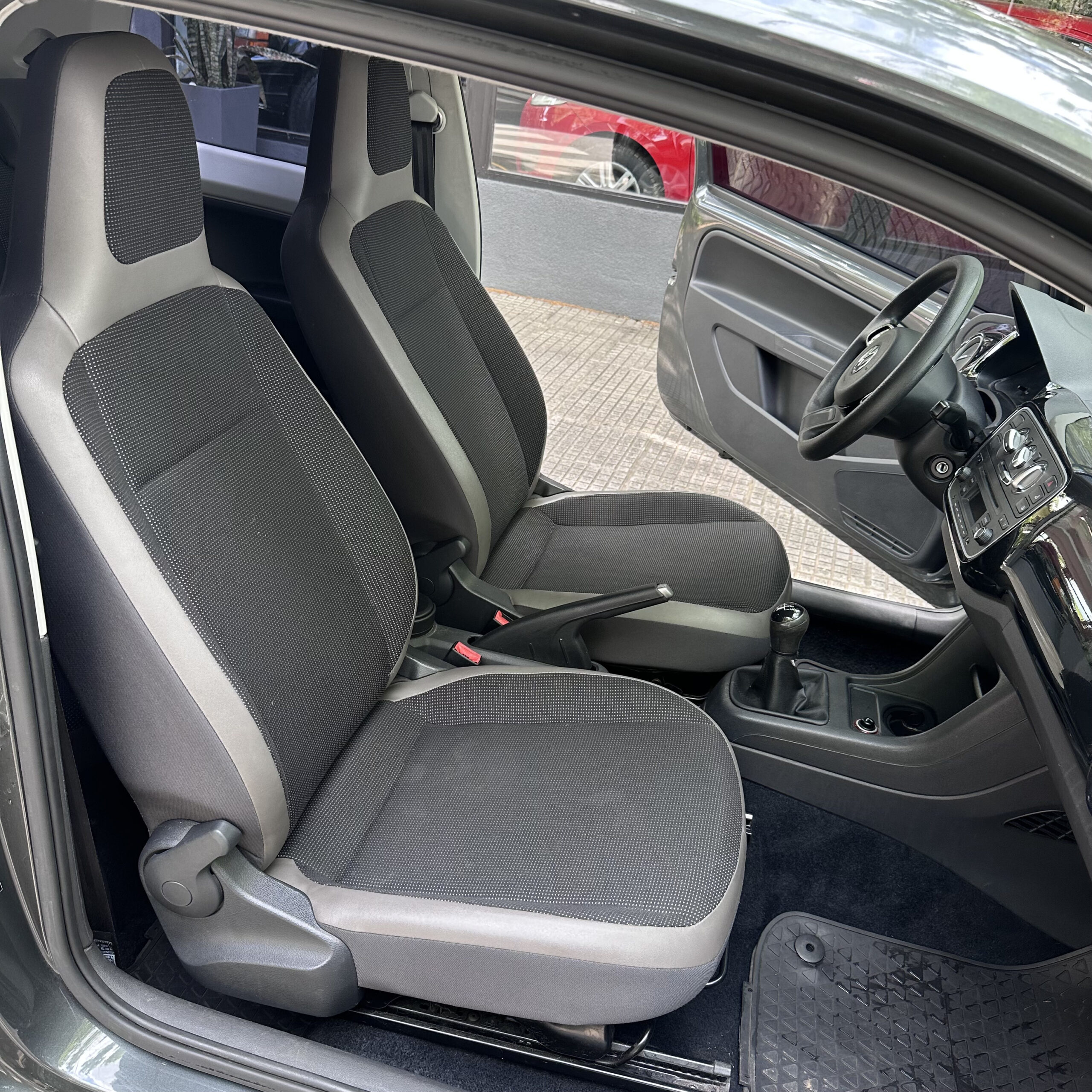 
								Volkswagen Up! 1.0 High Up! 75cv full									