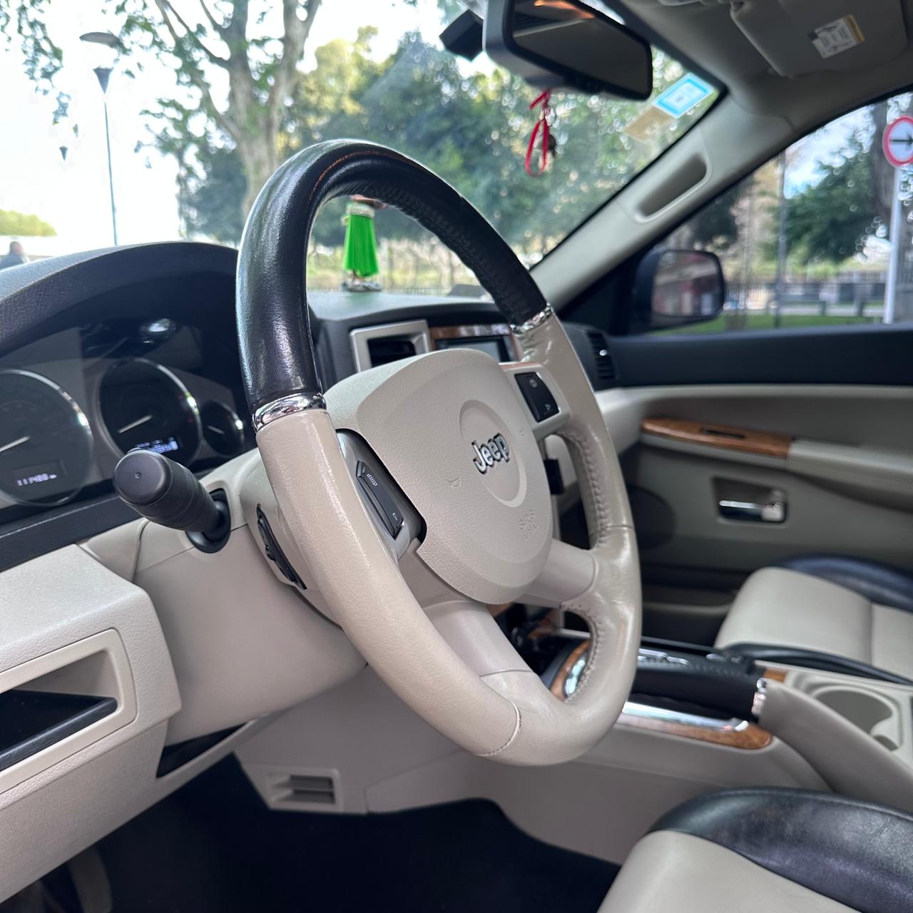 
								Jeep Grand Cherokee Limited V8 4.7l full									