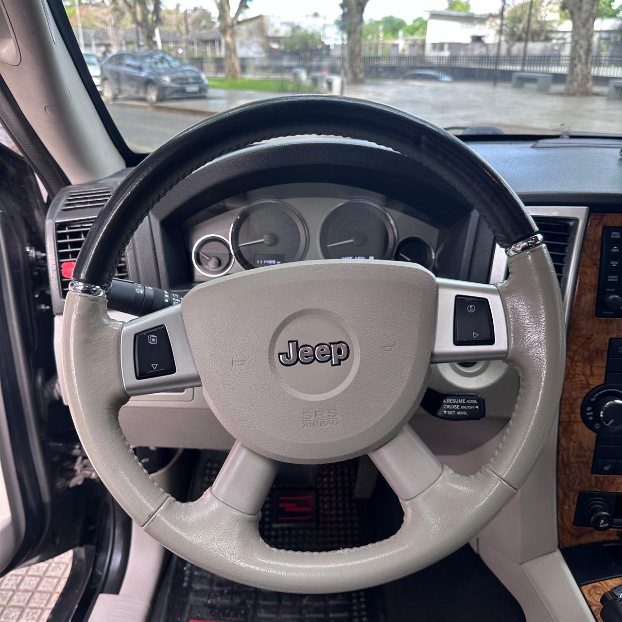 
								Jeep Grand Cherokee Limited V8 4.7l full									