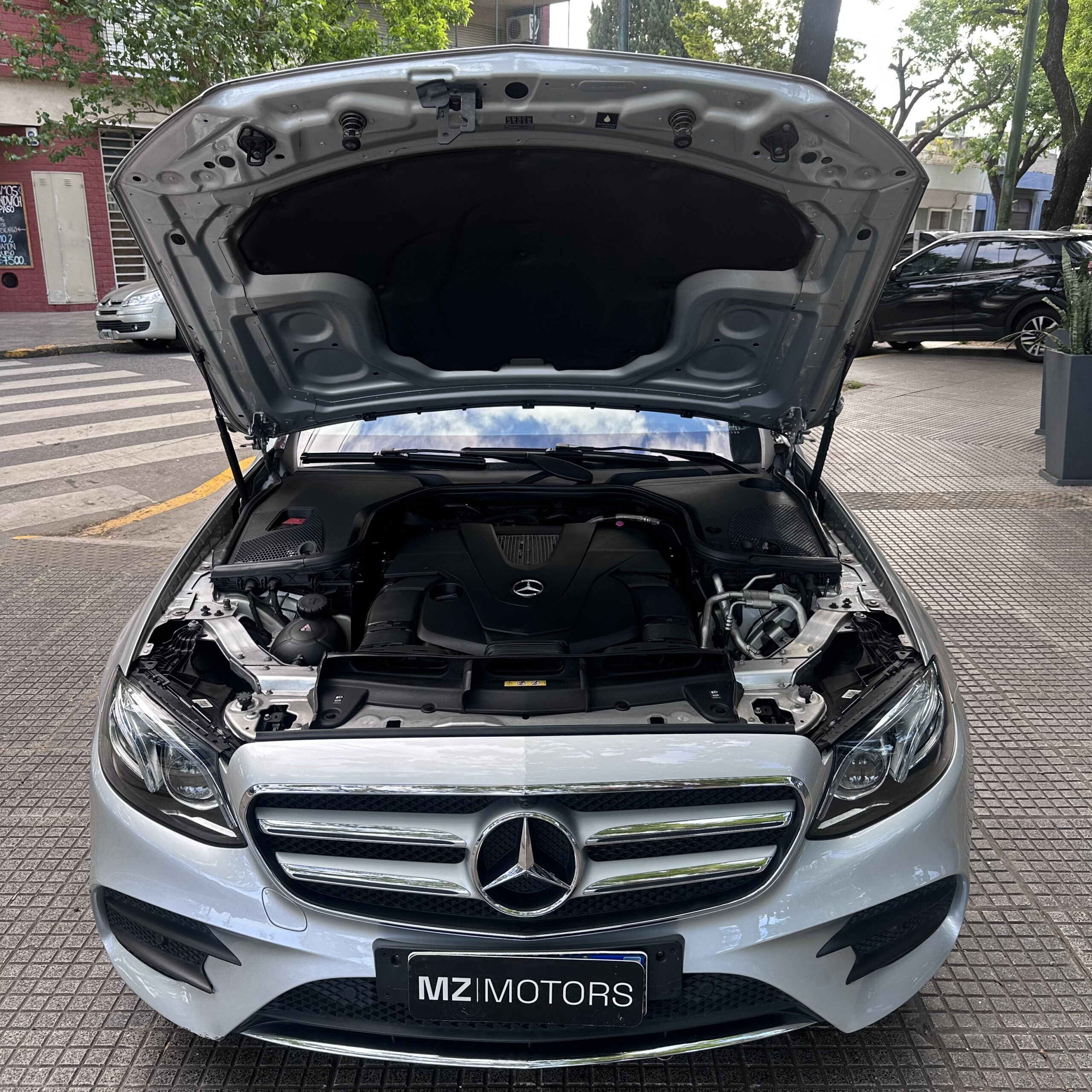 
								Mercedes Benz E400 V6 3.0l 4matic full									