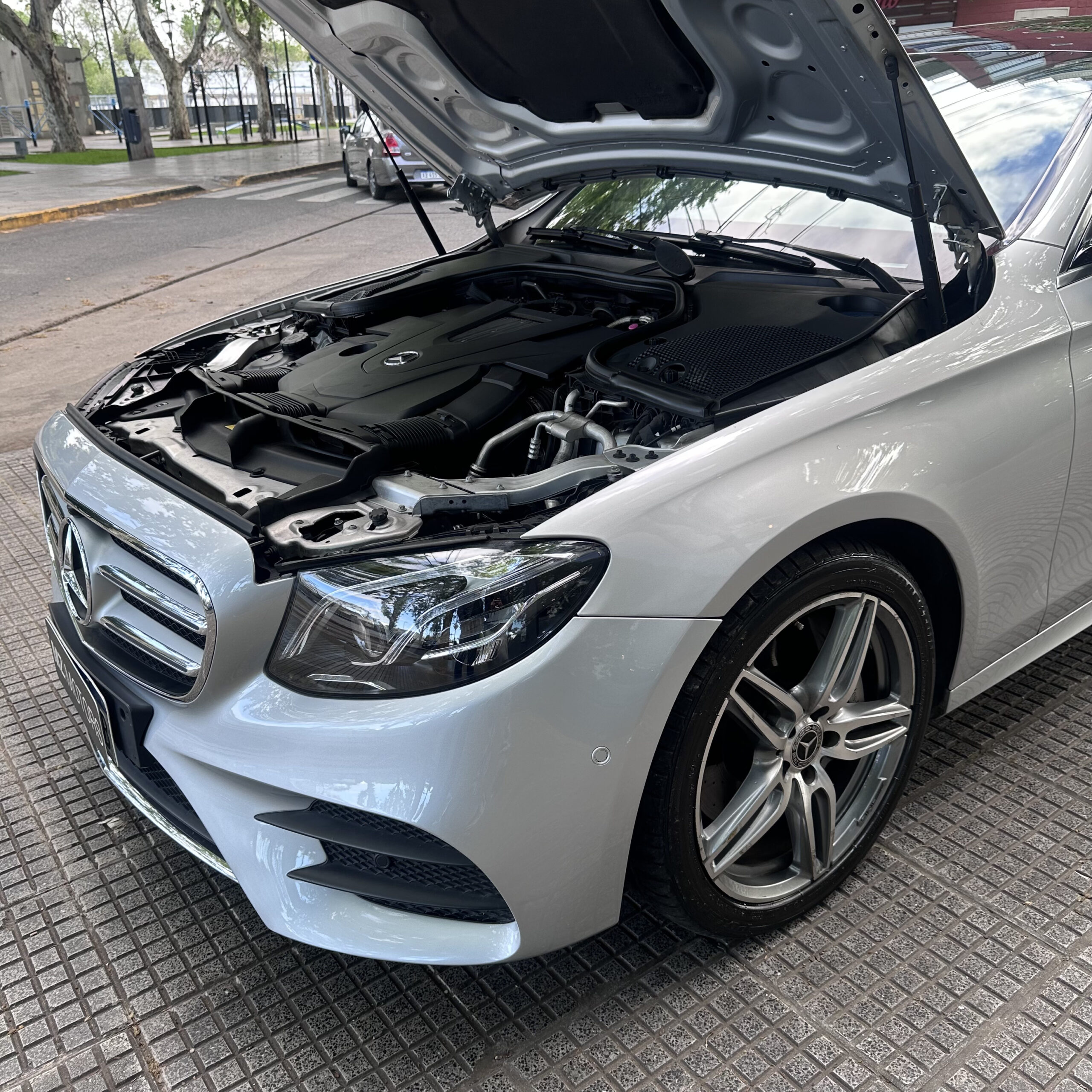 
								Mercedes Benz E400 V6 3.0l 4matic full									
