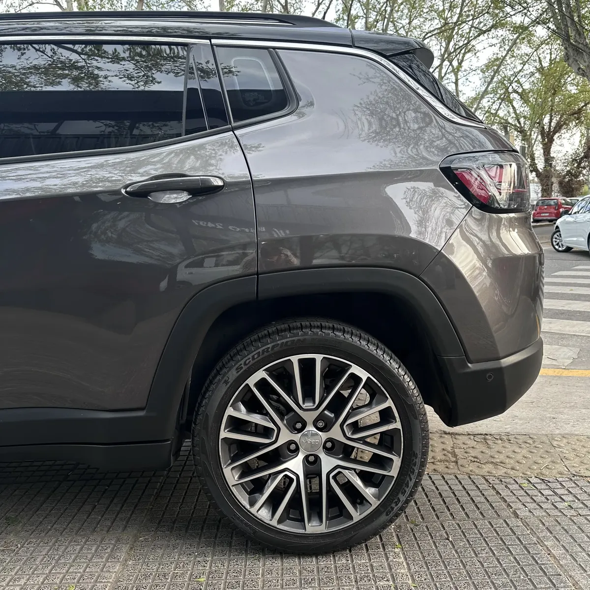 
								Jeep Compass 1.3 T270 Limited full									
