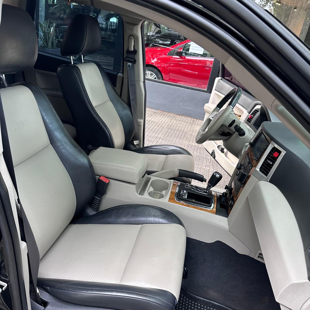
								Jeep Grand Cherokee Limited V8 4.7l full									