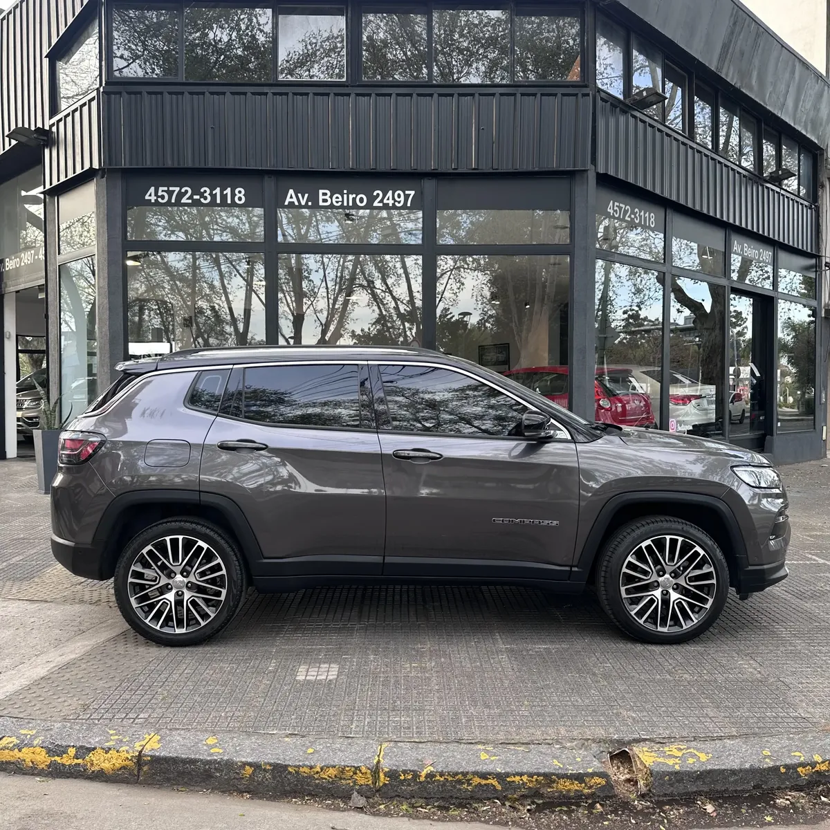
								Jeep Compass 1.3 T270 Limited full									