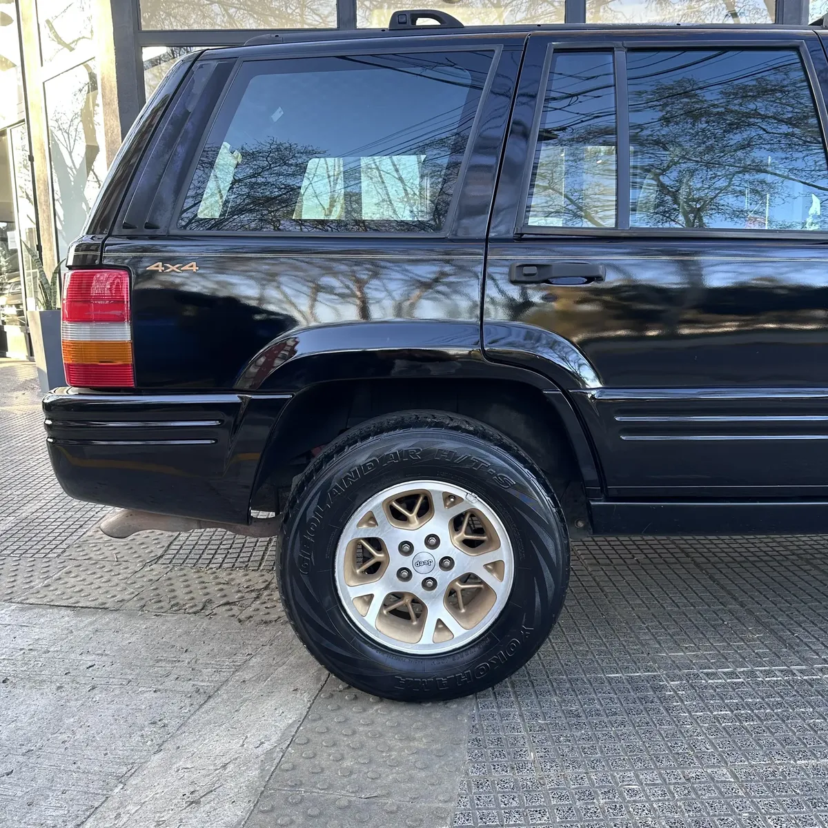 
								Jeep Grand Cherokee 5.2 V8 Limited full									