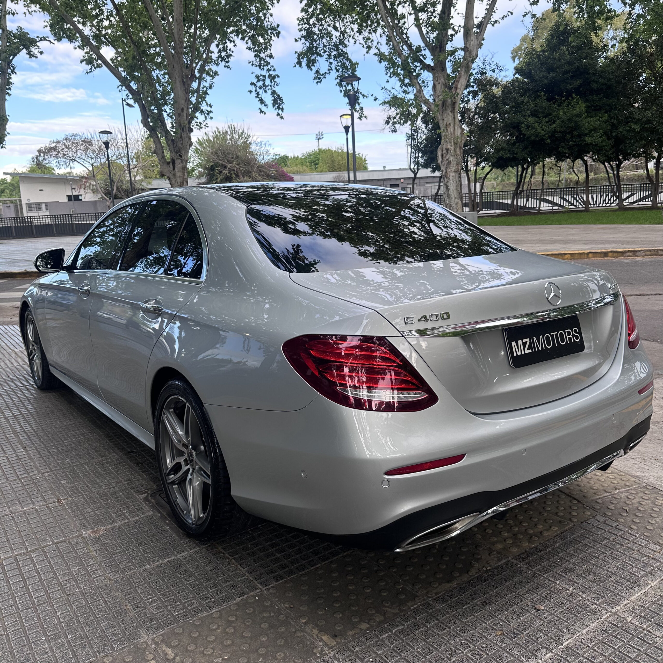 
								Mercedes Benz E400 V6 3.0l 4matic full									