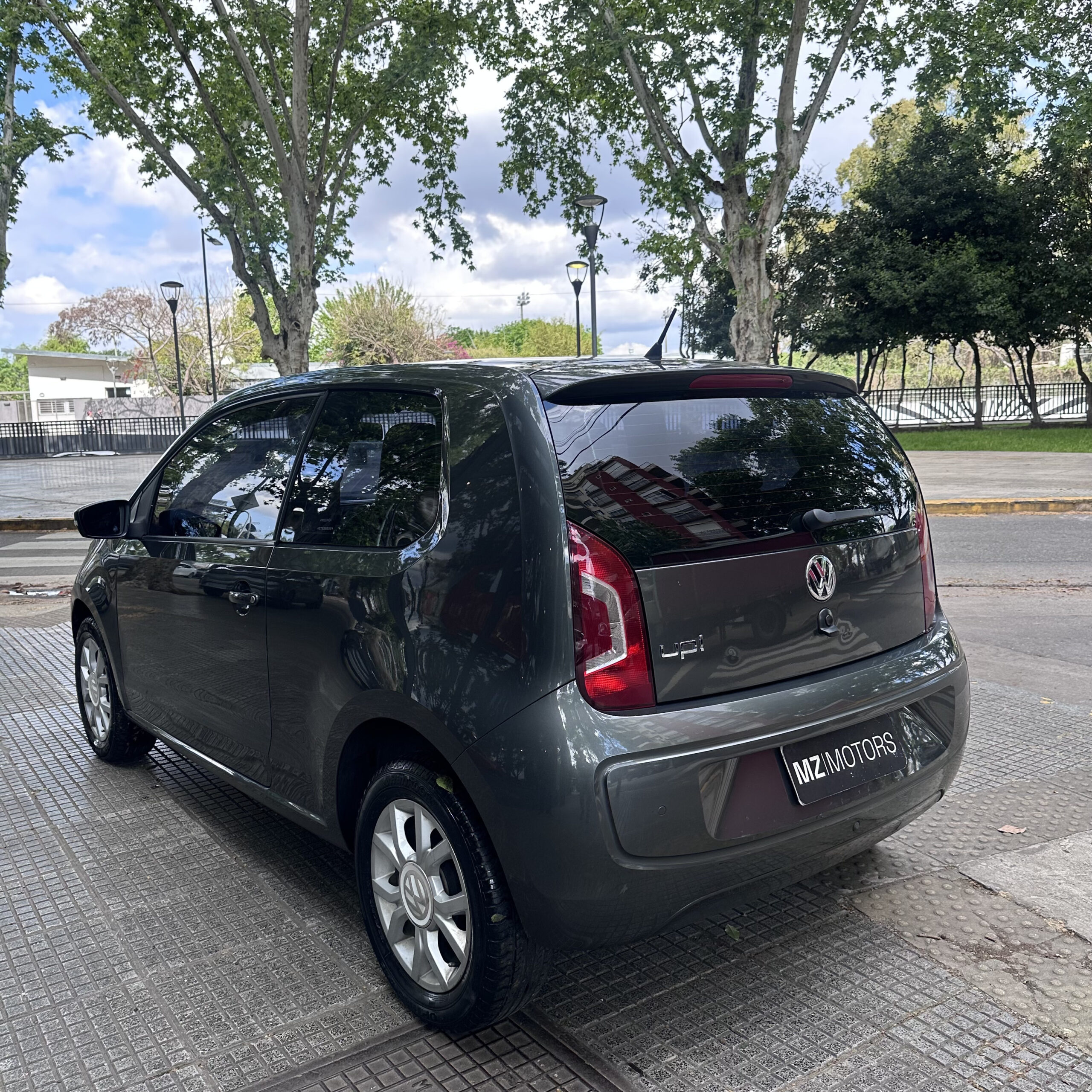 
								Volkswagen Up! 1.0 High Up! 75cv full									