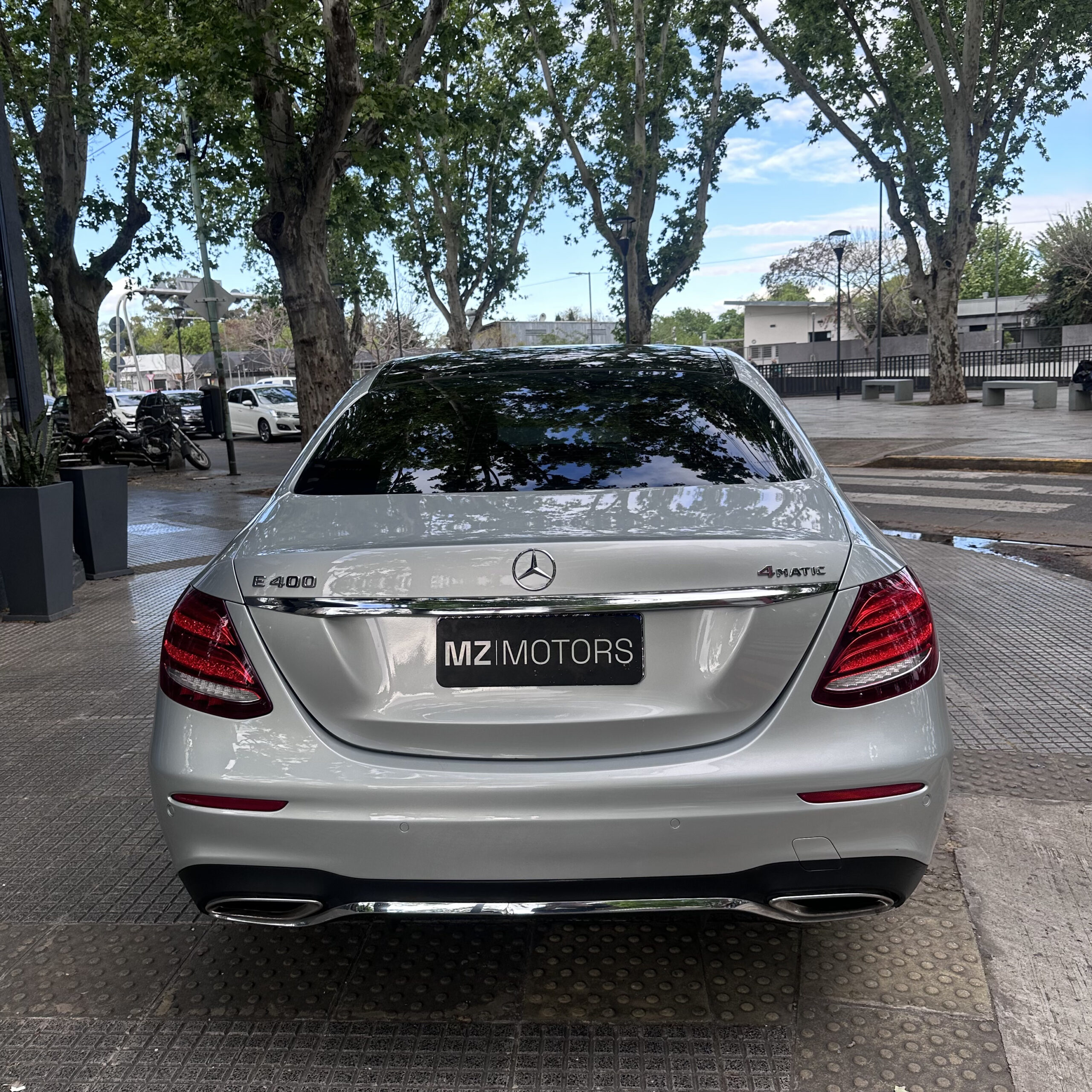 
								Mercedes Benz E400 V6 3.0l 4matic full									