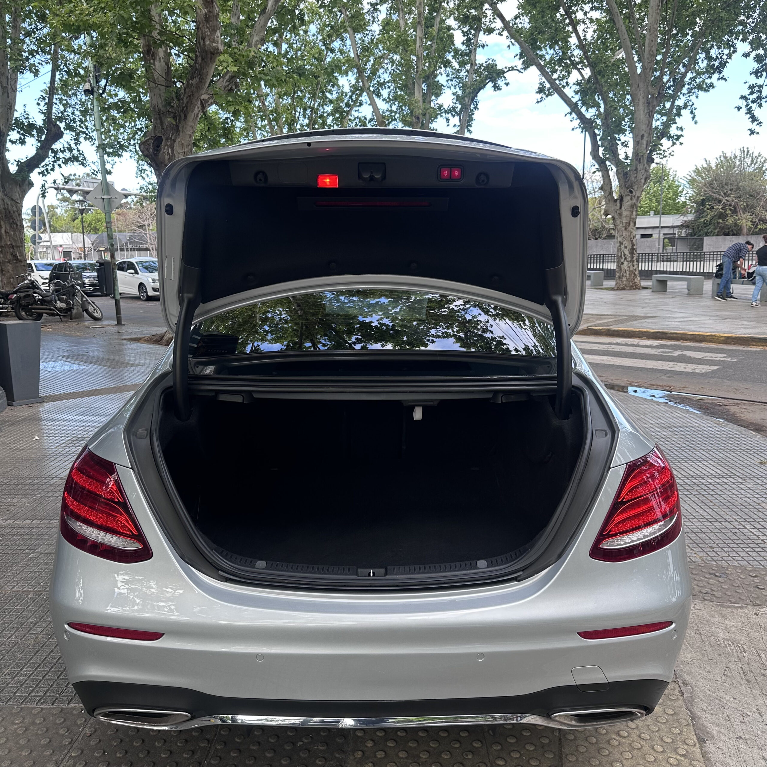 
								Mercedes Benz E400 V6 3.0l 4matic full									