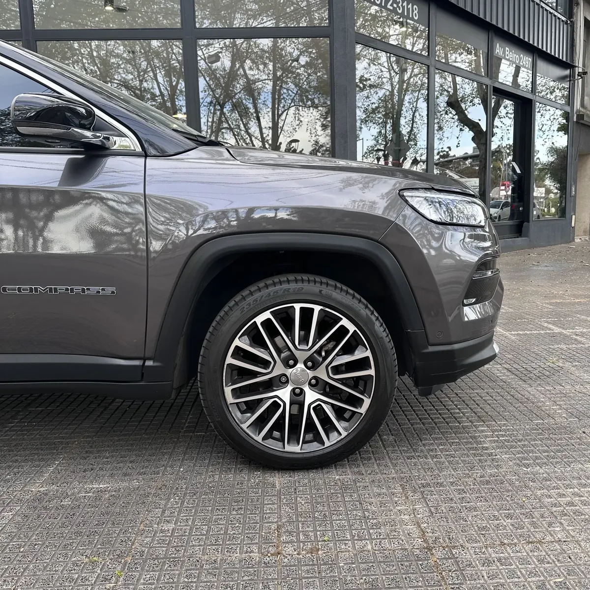 
								Jeep Compass 1.3 T270 Limited full									