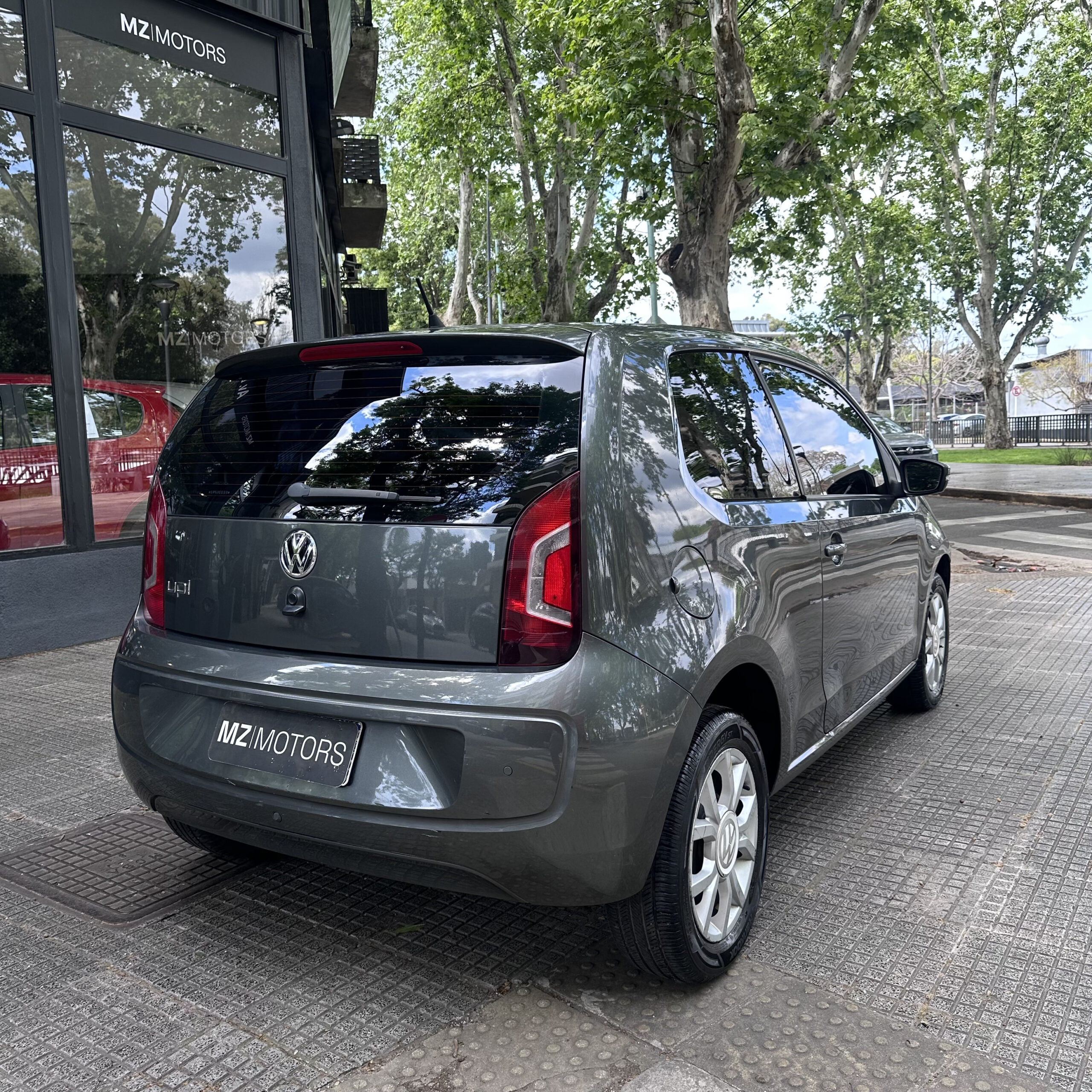 
								Volkswagen Up! 1.0 High Up! 75cv full									