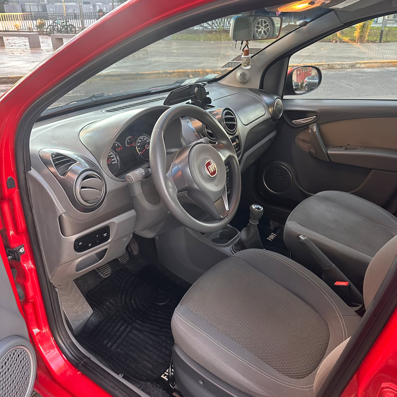 
								Fiat Palio 1.6 Essence 115 cv 2013 – Con llave duplicada y manuales – 130.000 km full									