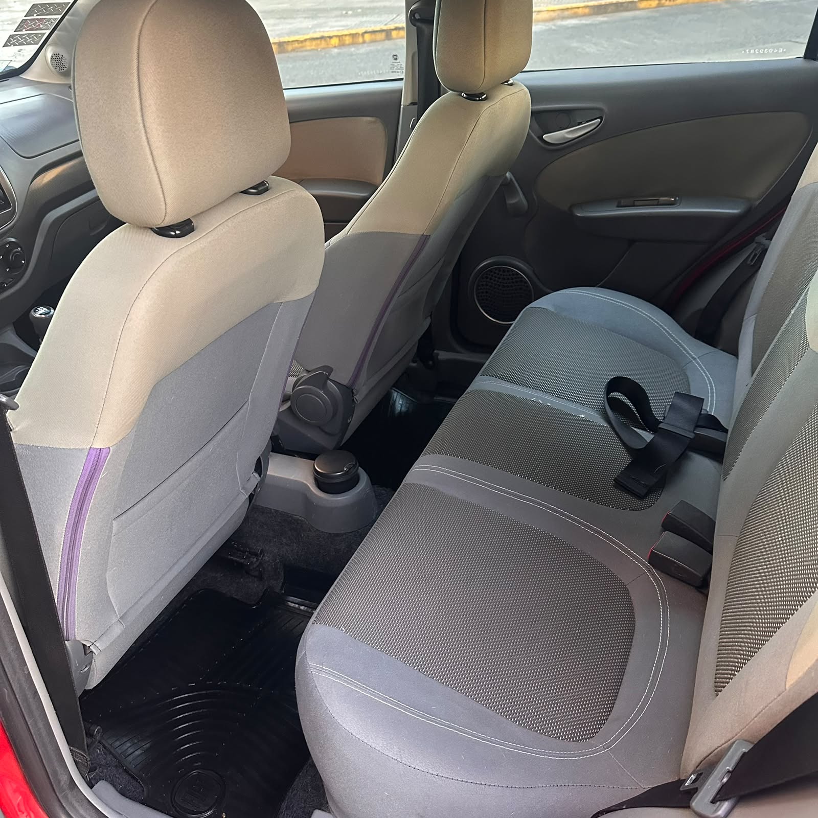
								Fiat Palio 1.6 Essence 115 cv 2013 – Con llave duplicada y manuales – 130.000 km full									