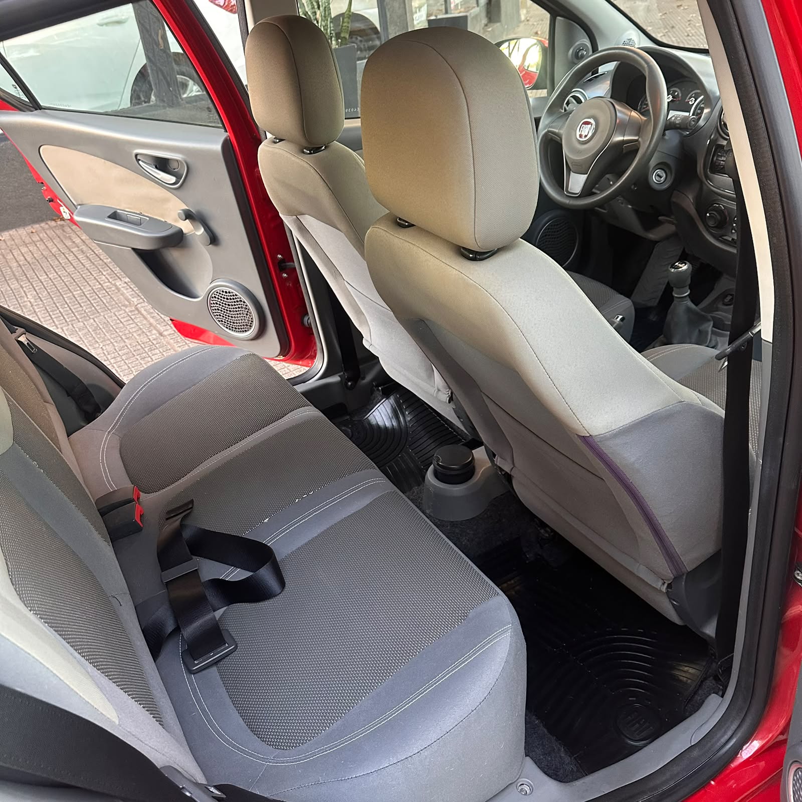 
								Fiat Palio 1.6 Essence 115 cv 2013 – Con llave duplicada y manuales – 130.000 km full									