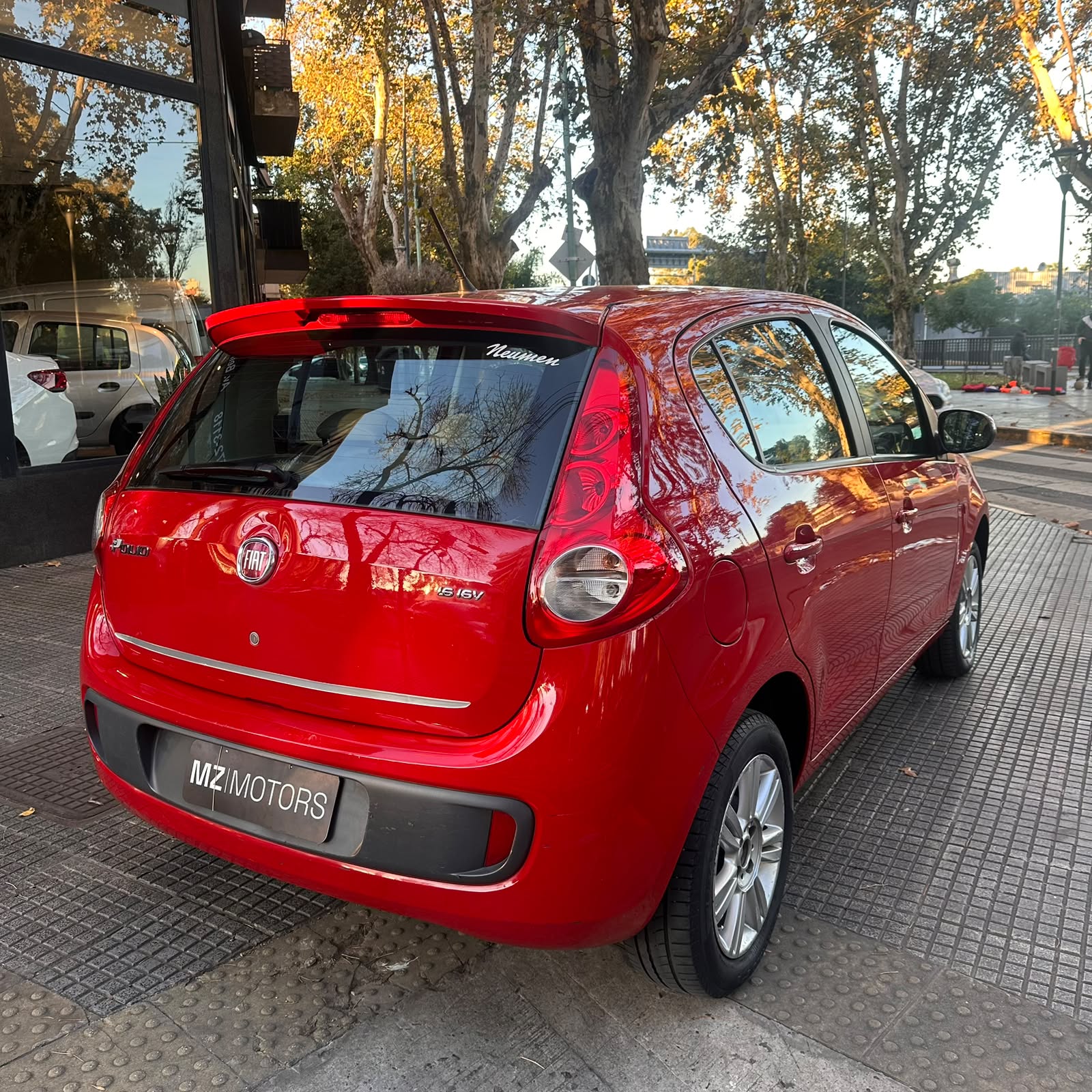 
								Fiat Palio 1.6 Essence 115 cv 2013 – Con llave duplicada y manuales – 130.000 km full									