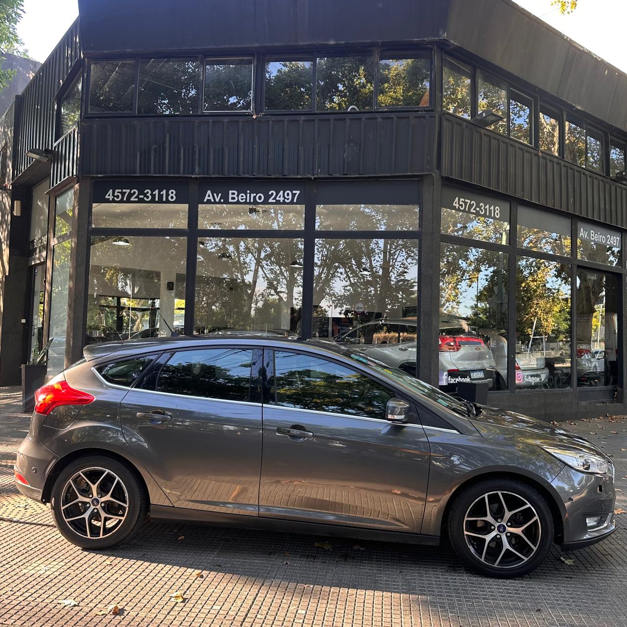 
								Ford Focus III 2.0 Titanium AT6 2017 – Cuero y techo solar – 93.000 km full									