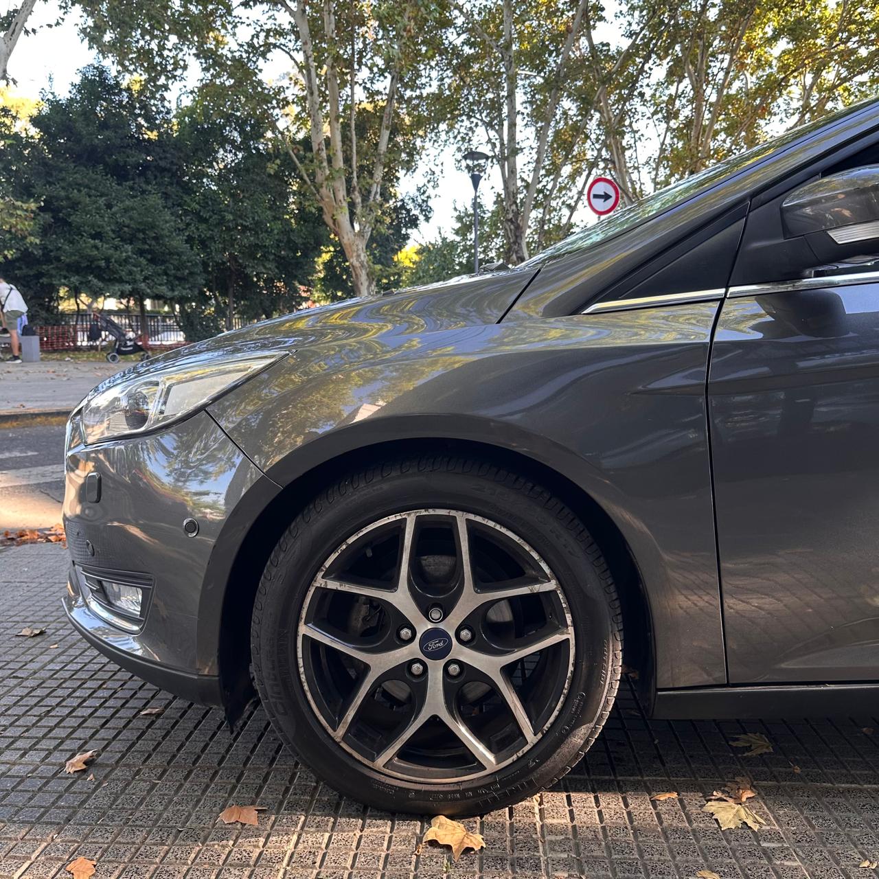 Ford Focus III 2.0 Titanium AT6 2017 – Cuero y techo solar – 93.000 km